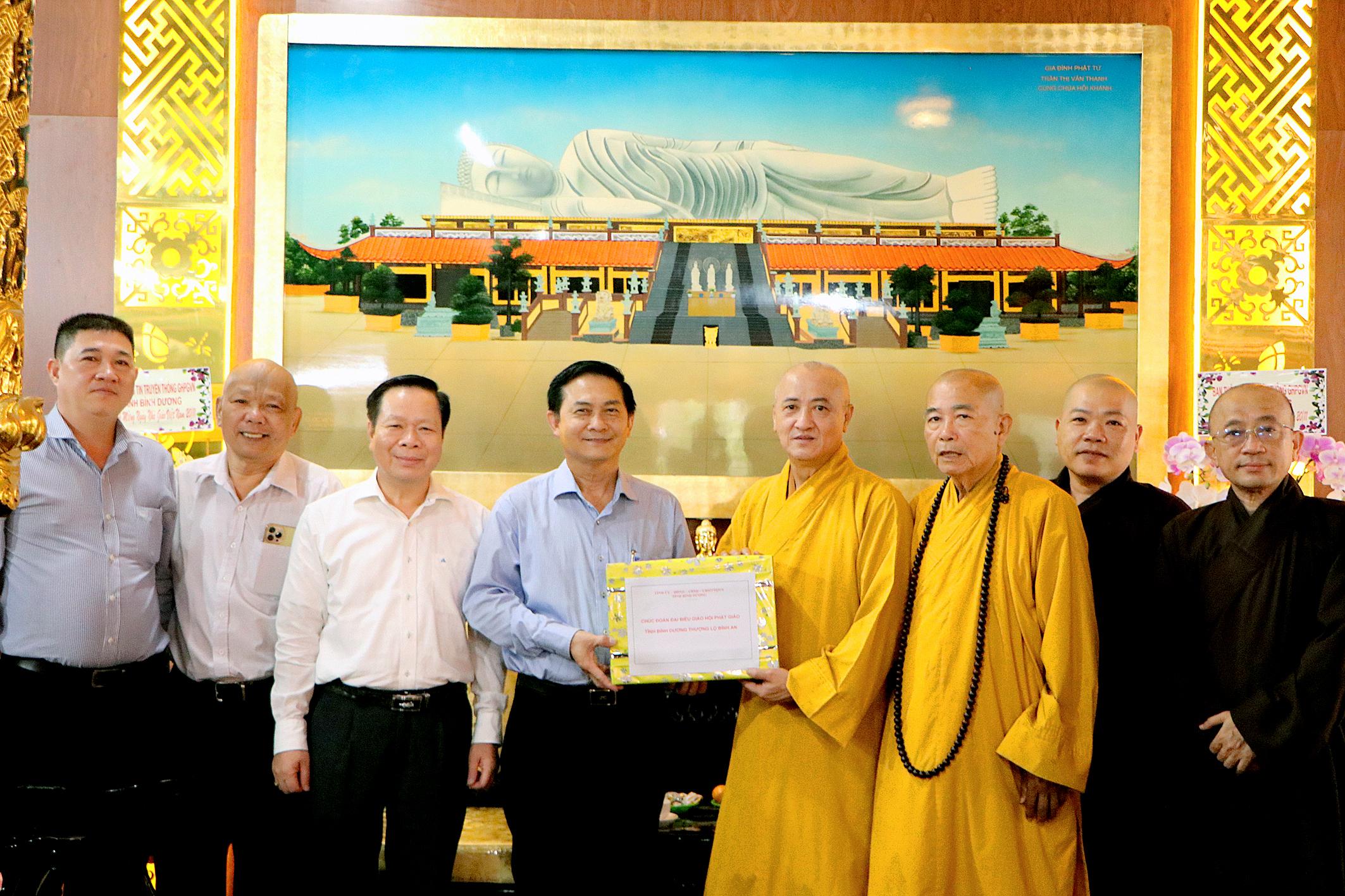Bình dương: lãnh đạo tỉnh ủy gặp đoàn Đại biểu phật giáo tỉnh tham dự Đại hội lần ix ghpgvn 637f426e6ba78.jpeg
