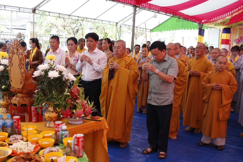 Đồng nai: phật giáo huyện vĩnh cửu tổ chức lễ cầu siêu các nạn nhân tử vong vì tai nạn giao thông 637f427920803.jpeg
